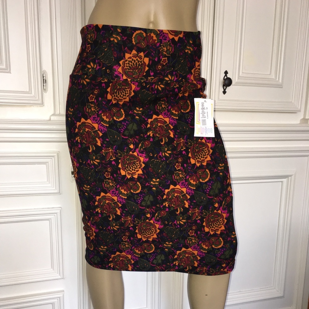 LuLaRoe Cassie Skirt- NWT- M